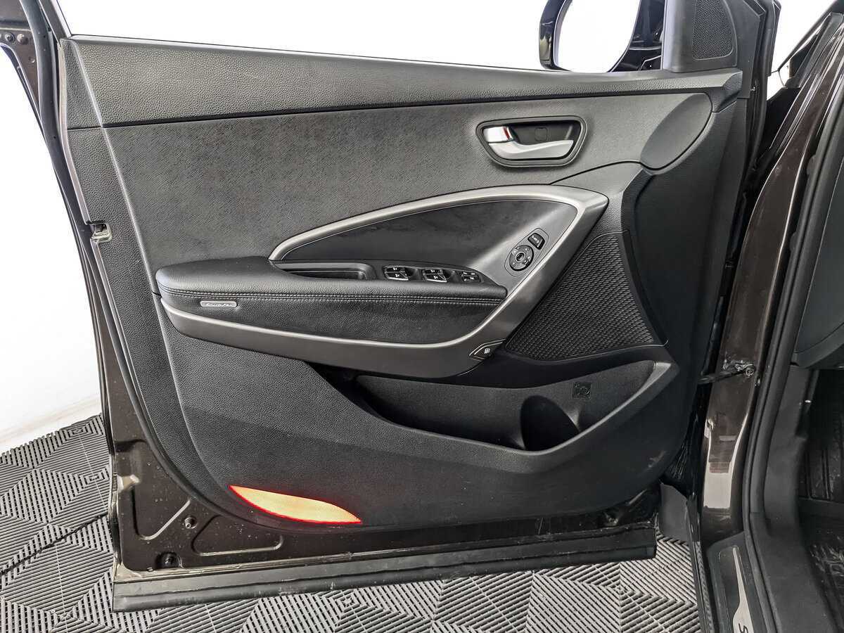 Hyundai Santa Fe с пробегом — 2017 год. Фото: #14