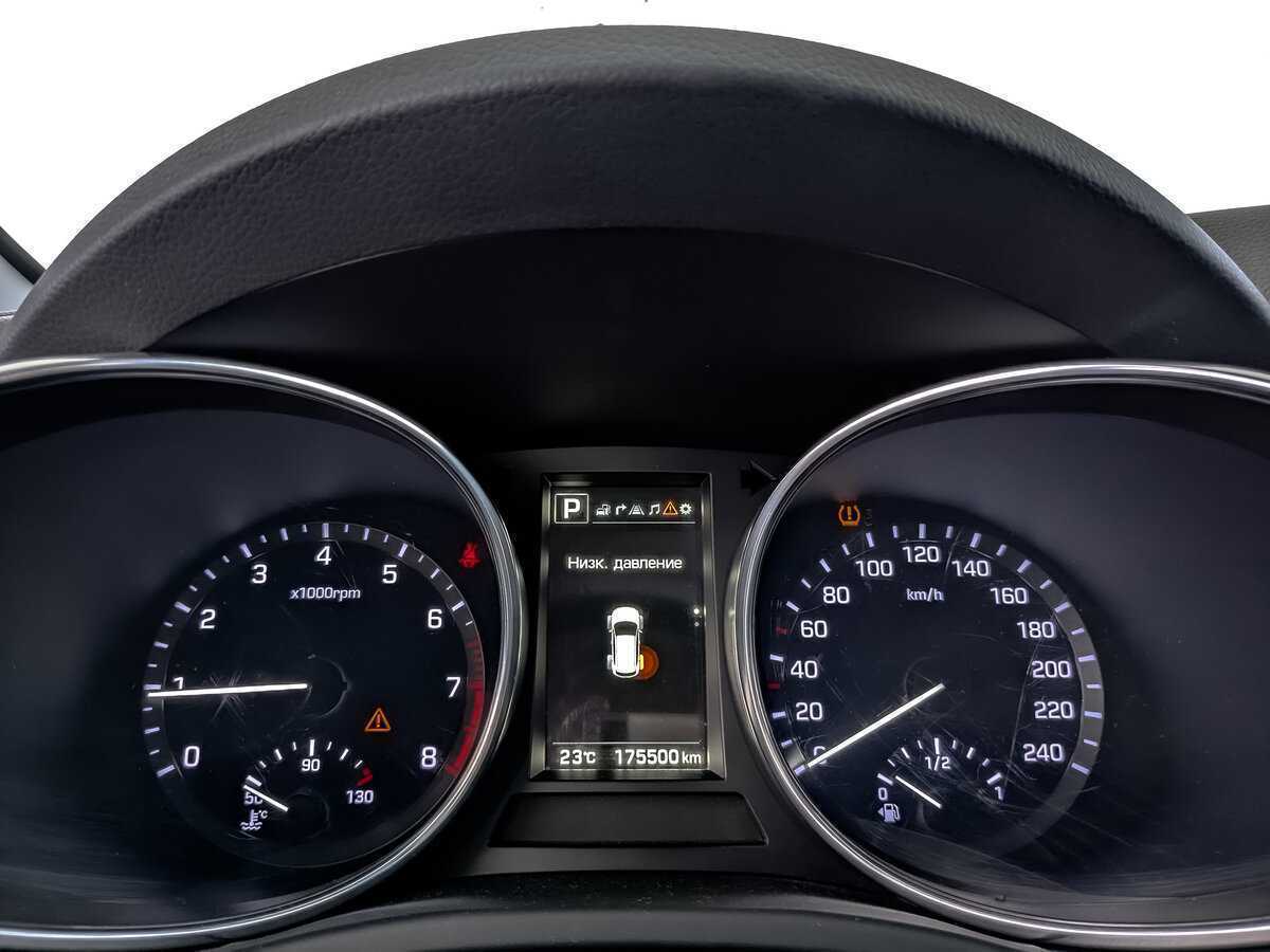 Hyundai Santa Fe с пробегом — 2017 год. Фото: #11