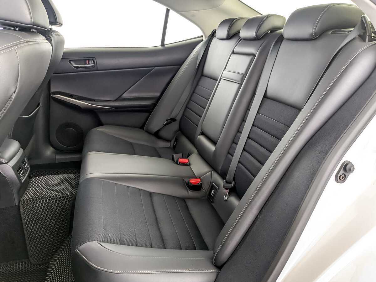 Lexus IS с пробегом — 2014 год. Фото: #9