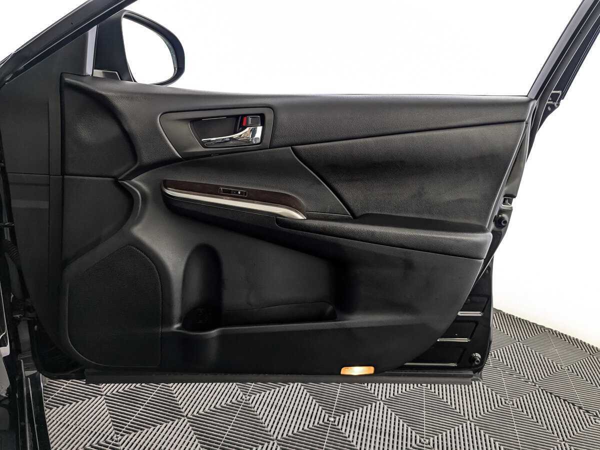 Toyota Camry с пробегом — 2017 год. Фото: #20