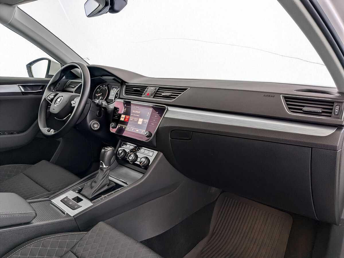 Skoda Superb с пробегом — 2021 год. Фото: #8