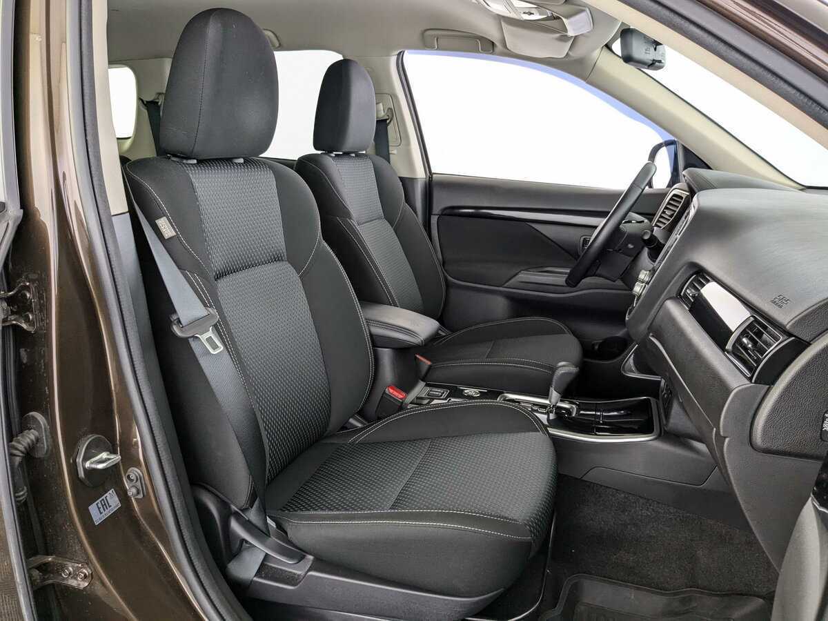 Mitsubishi Outlander с пробегом — 2022 год. Фото: #12