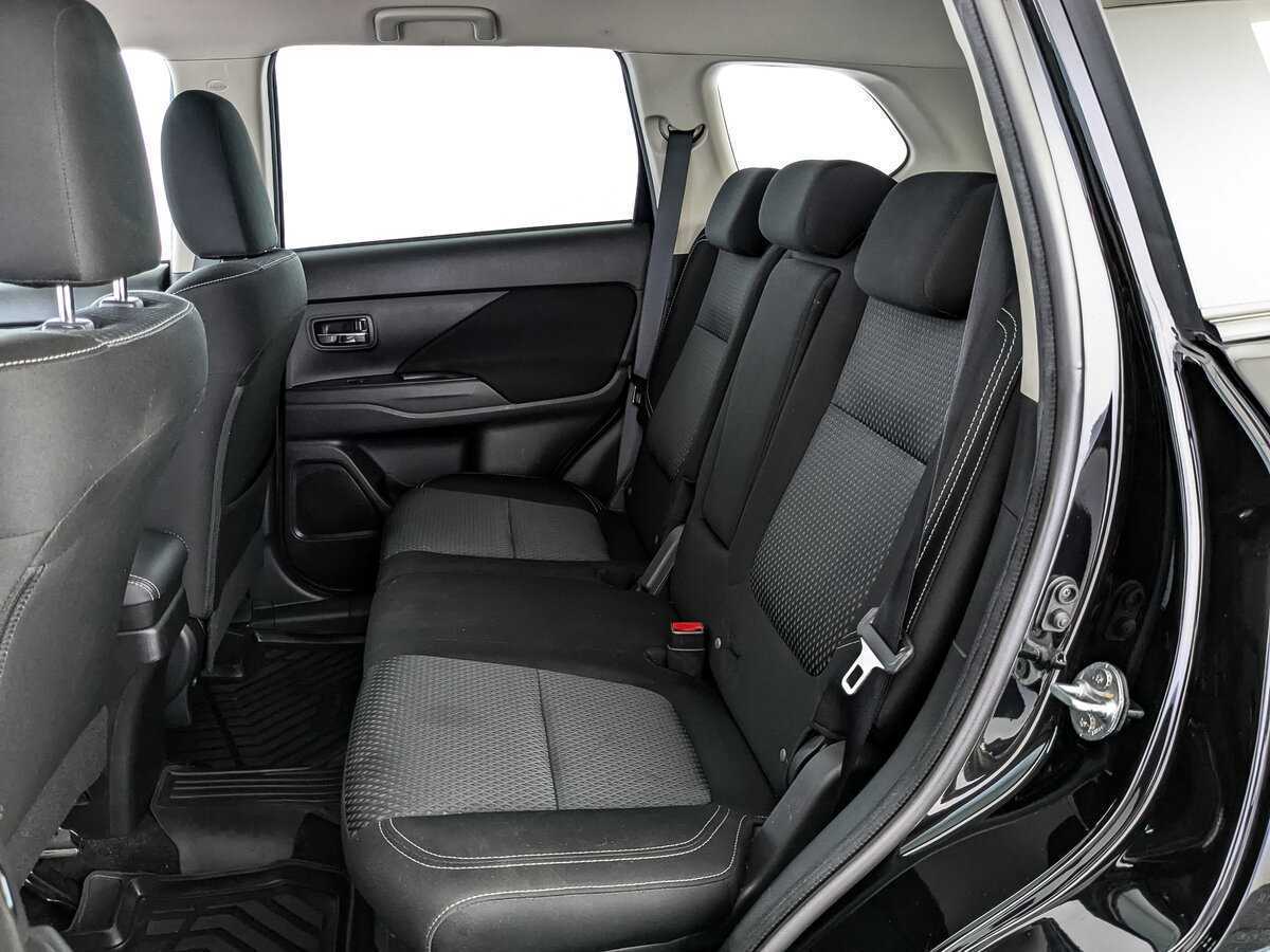 Mitsubishi Outlander с пробегом — 2019 год. Фото: #13