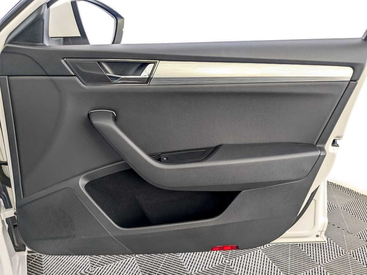Skoda Superb с пробегом — 2021 год. Фото: #19