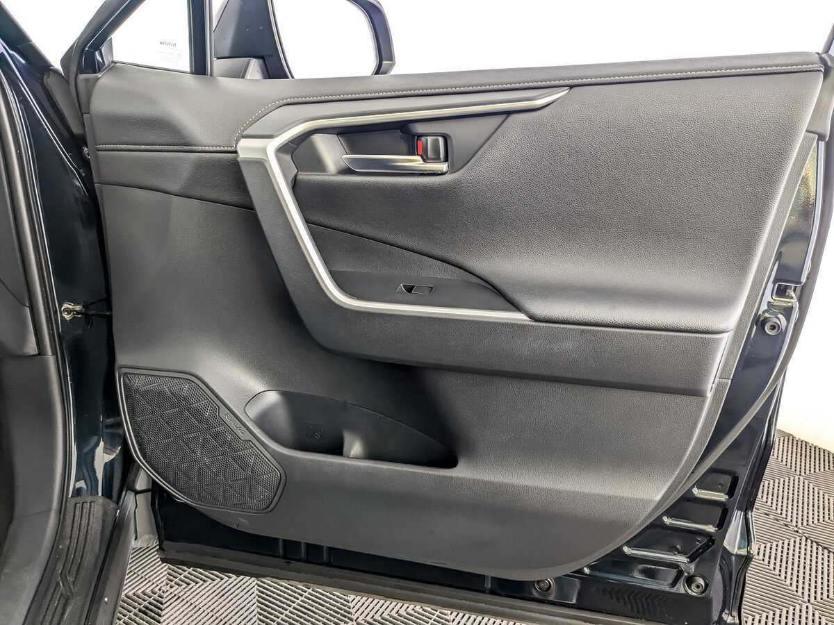 Toyota RAV4 с пробегом — 2020 год. Фото: #8