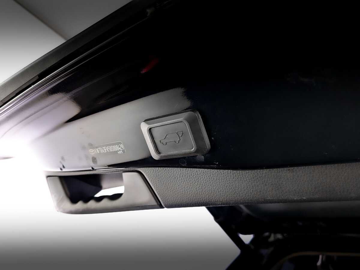 Toyota RAV4 с пробегом — 2020 год. Фото: #9