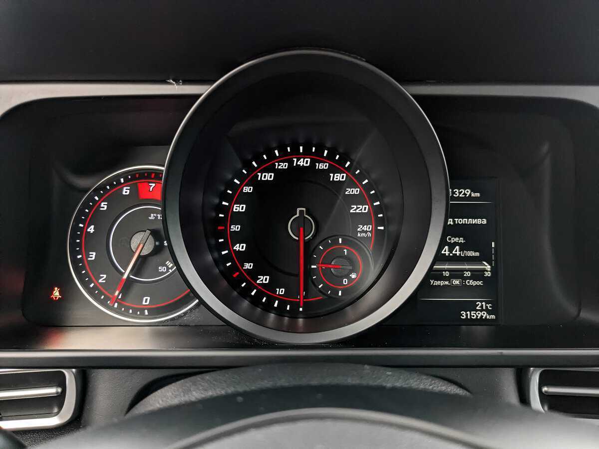 Hyundai Elantra с пробегом — 2021 год. Фото: #11