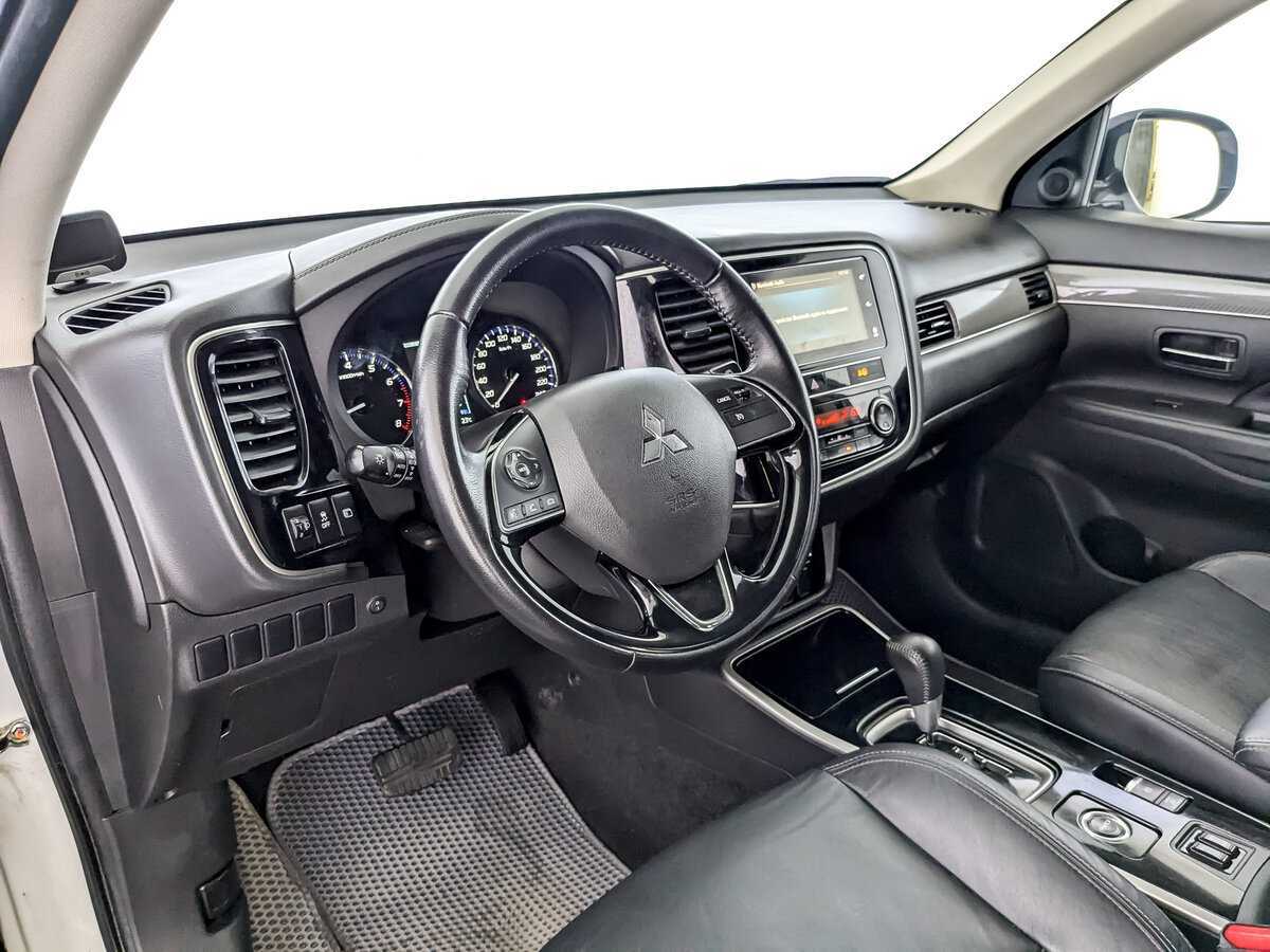 Mitsubishi Outlander с пробегом — 2019 год. Фото: #13
