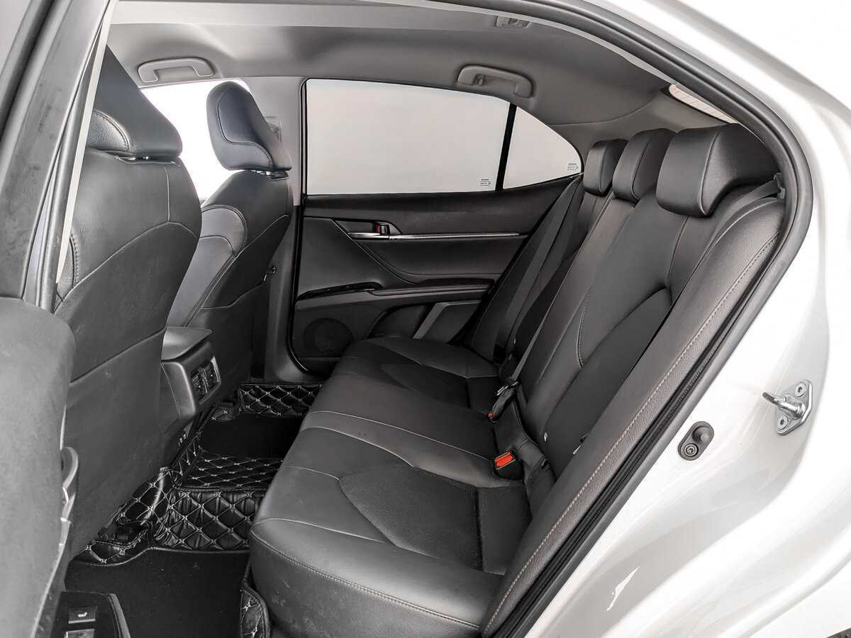 Toyota Camry с пробегом — 2021 год. Фото: #9