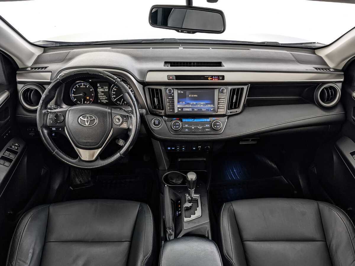 Toyota RAV4 с пробегом — 2017 год. Фото: #9