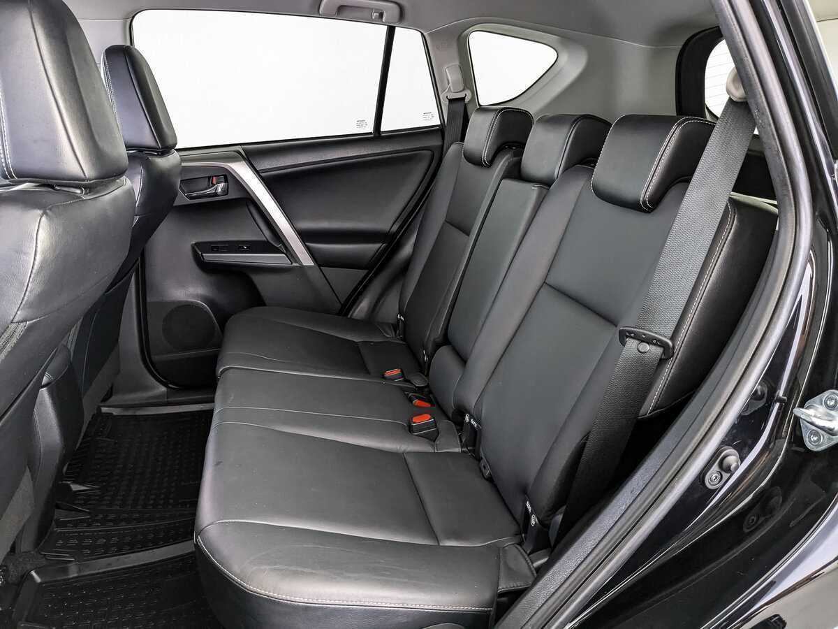 Toyota RAV4 с пробегом — 2017 год. Фото: #13
