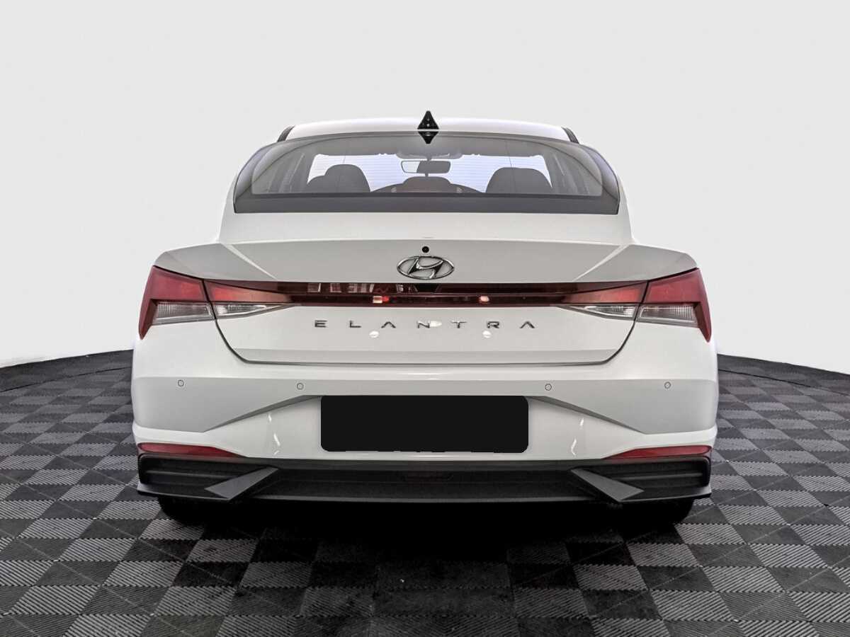 Hyundai Elantra с пробегом — 2022 год. Фото: #5