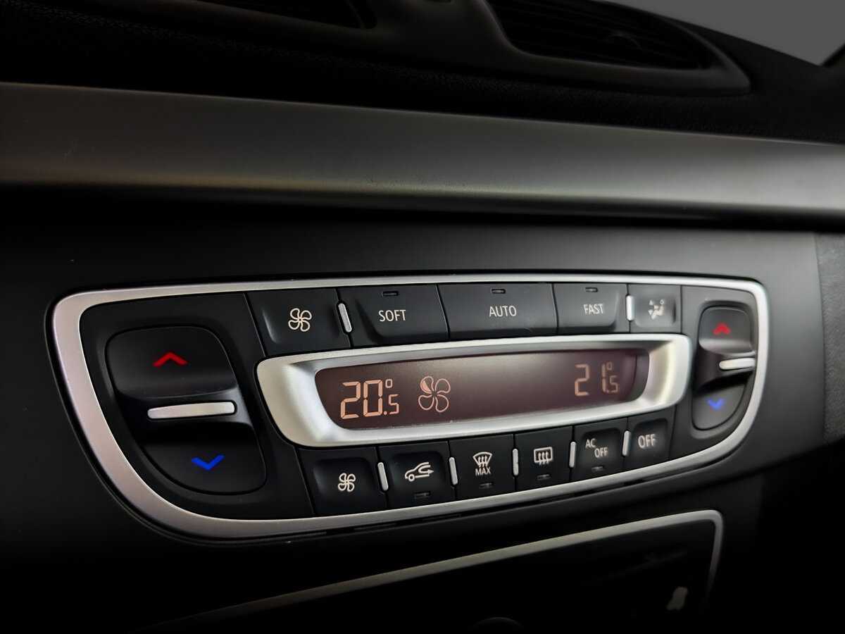 Renault Fluence с пробегом — 2012 год. Фото: #20