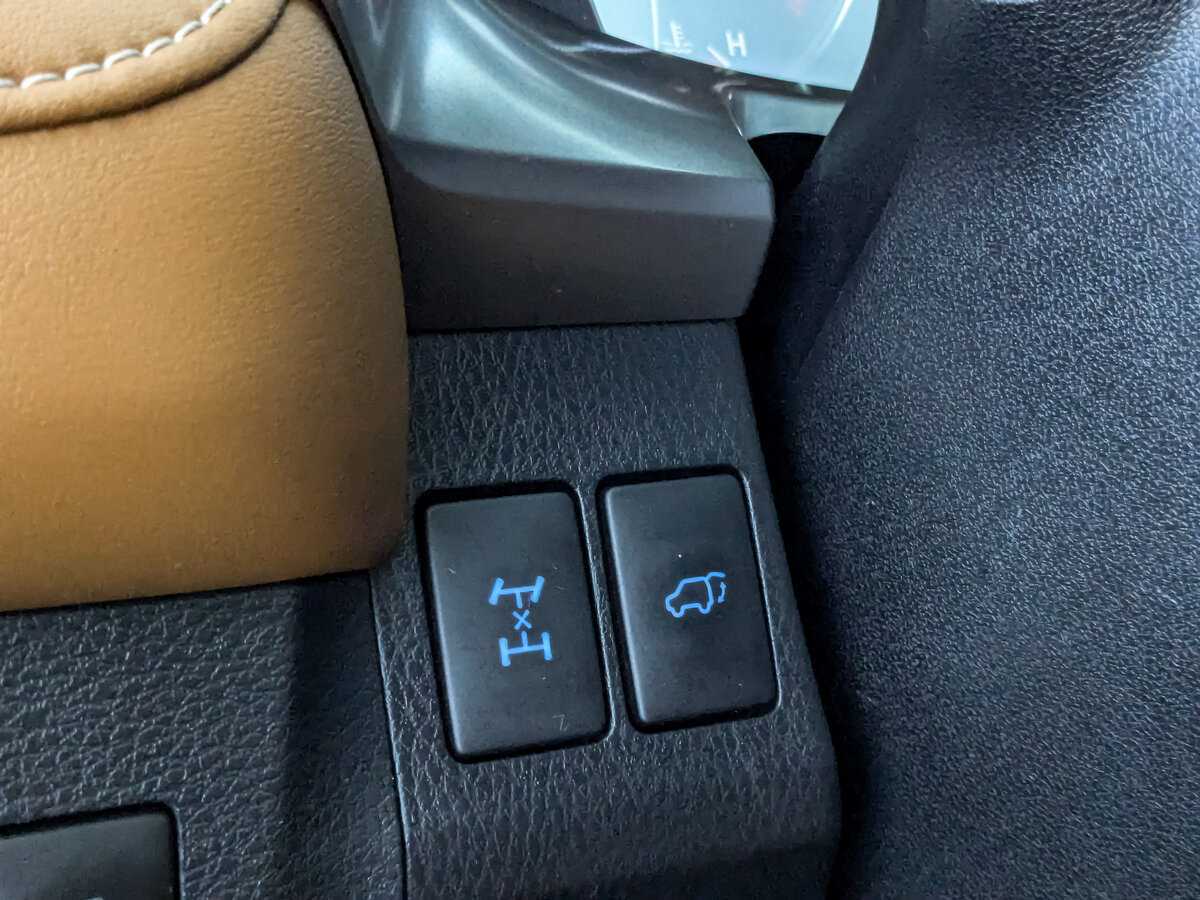 Toyota RAV4 с пробегом — 2017 год. Фото: #25