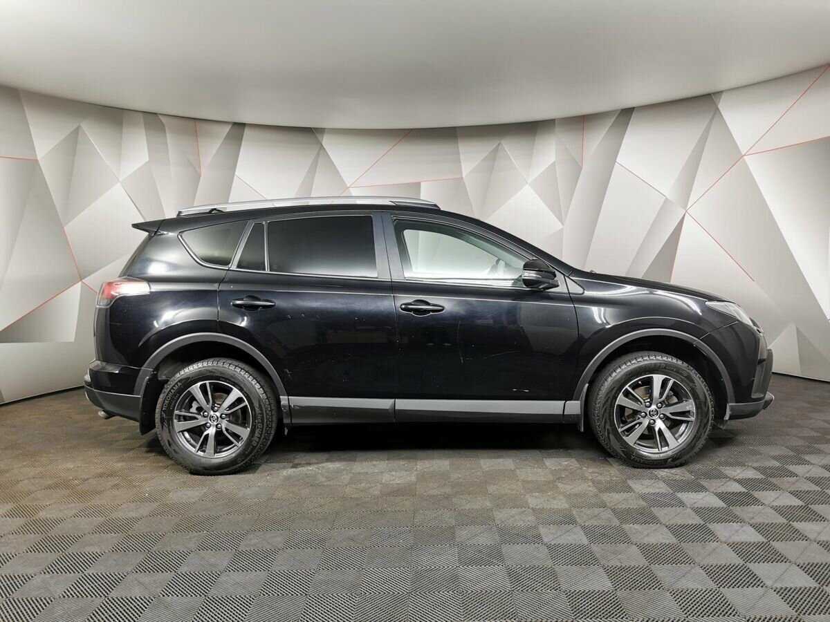 Toyota RAV4 с пробегом — 2018 год. Фото: #5