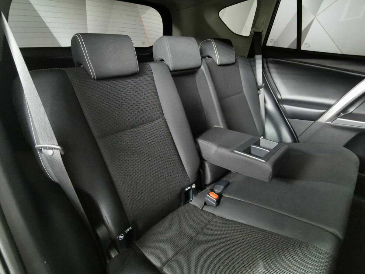 Toyota RAV4 с пробегом — 2018 год. Фото: #11