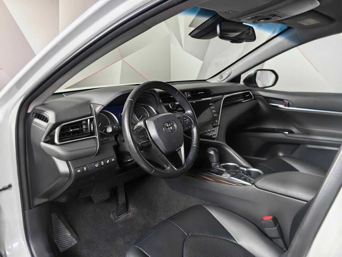 Toyota Camry с пробегом — 2020 год. Фото: #13