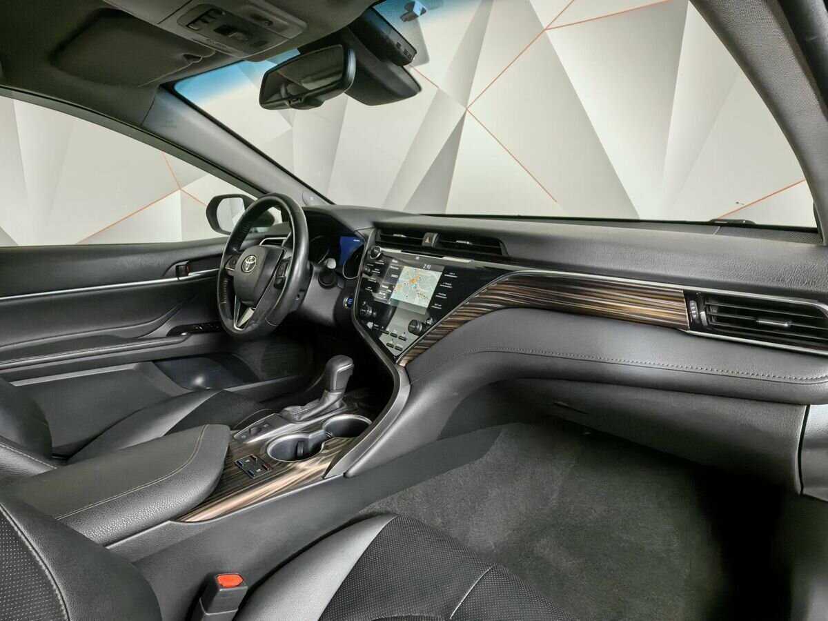 Toyota Camry с пробегом — 2020 год. Фото: #8
