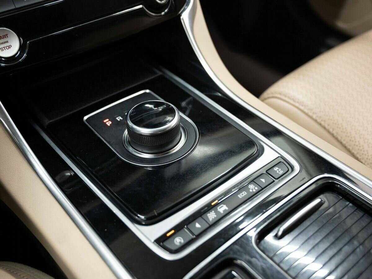 Jaguar XF с пробегом — 2017 год. Фото: #23