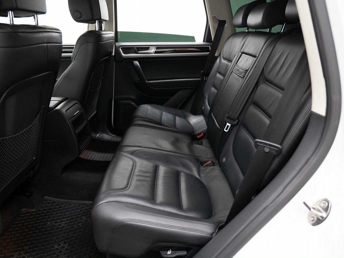 Volkswagen Touareg с пробегом — 2015 год. Фото: #11