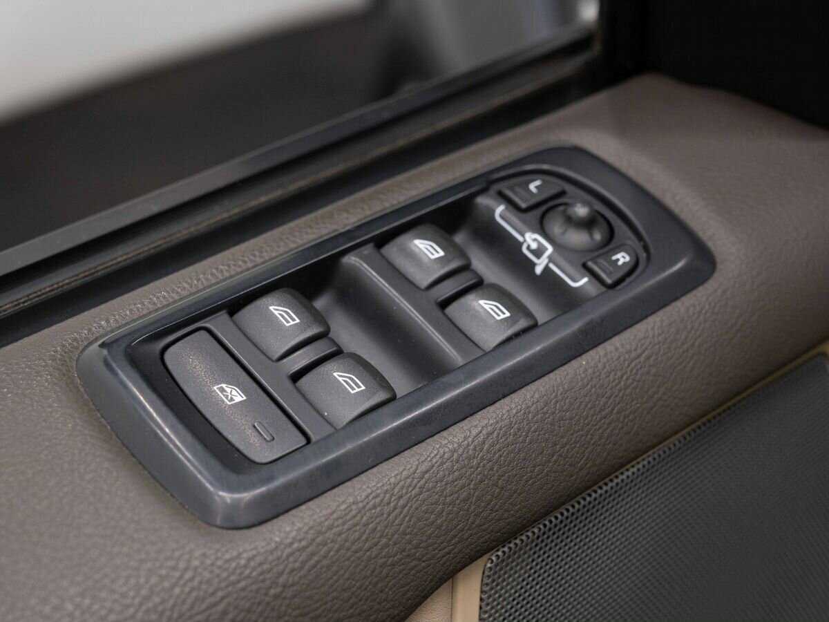 Land Rover Discovery с пробегом — 2014 год. Фото: #20