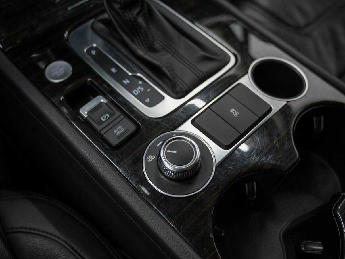 Volkswagen Touareg с пробегом — 2016 год. Фото: #18