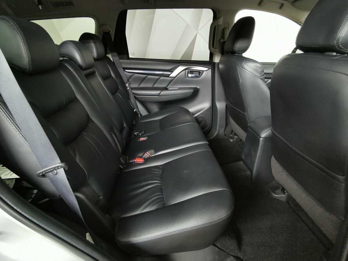 Mitsubishi Pajero Sport с пробегом — 2017 год. Фото: #11