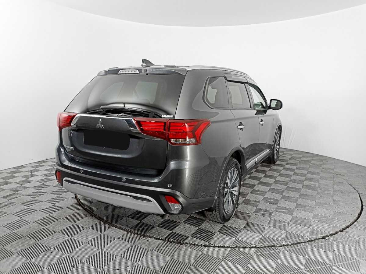 Mitsubishi Outlander с пробегом — 2021 год. Фото: #4