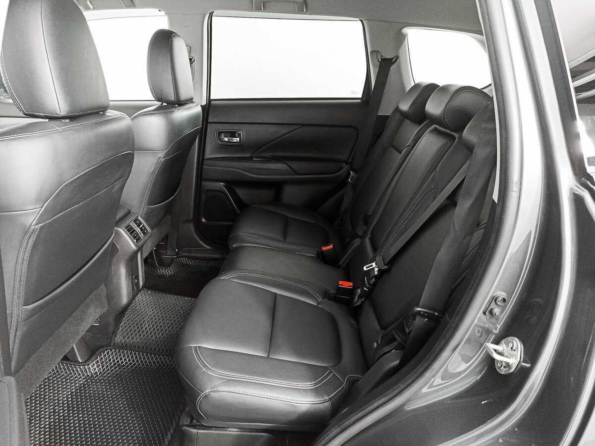 Mitsubishi Outlander с пробегом — 2021 год. Фото: #9