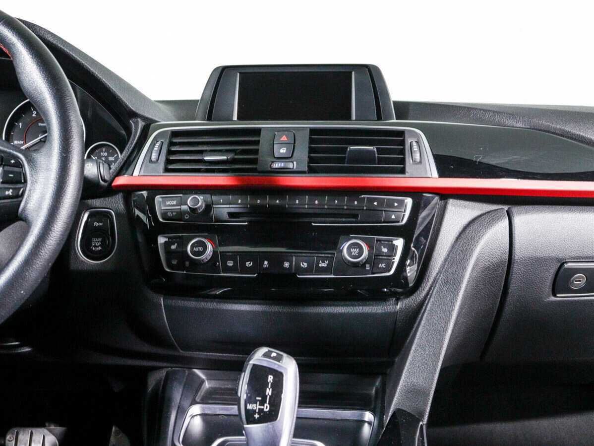 BMW 3 серии с пробегом — 2016 год. Фото: #10