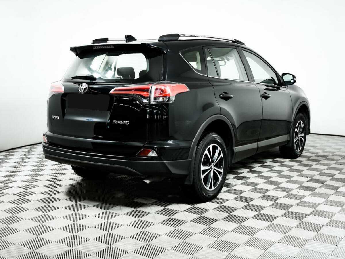 Toyota RAV4 с пробегом — 2018 год. Фото: #4
