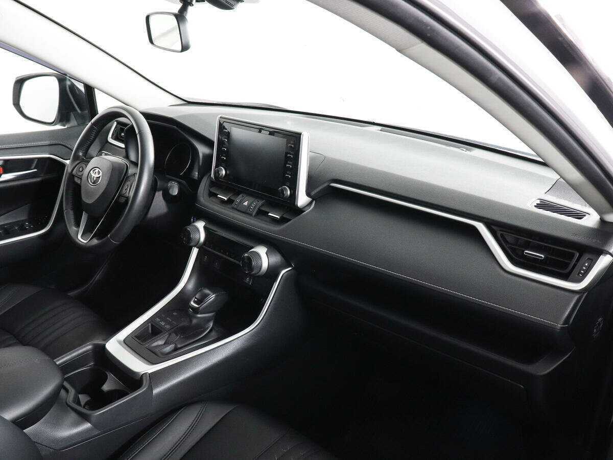 Toyota RAV4 с пробегом — 2020 год. Фото: #8