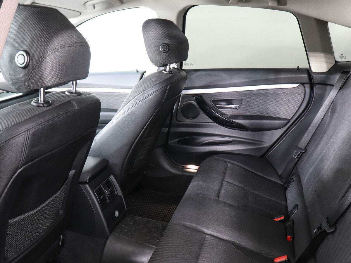 BMW 3 серии с пробегом — 2016 год. Фото: #13