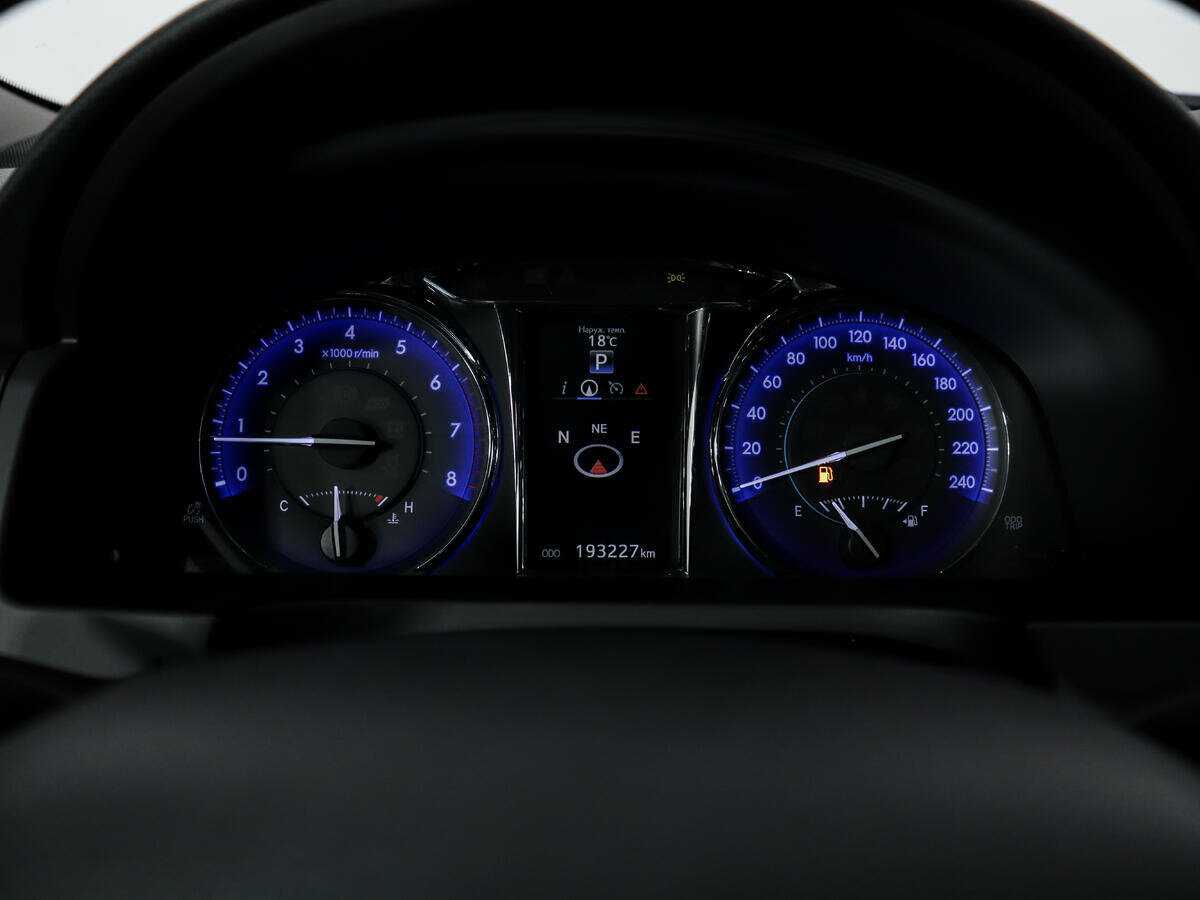 Toyota Camry с пробегом — 2016 год. Фото: #14