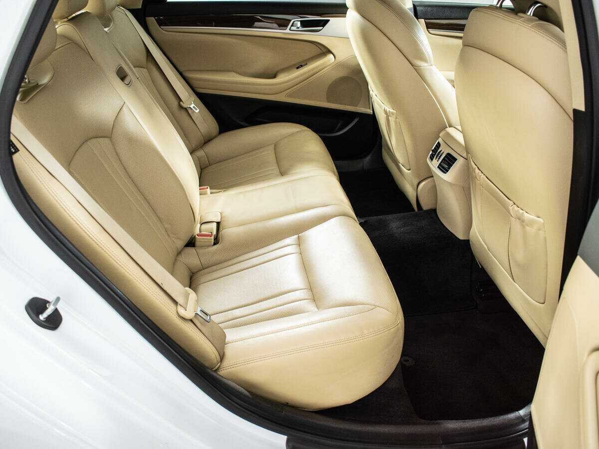 Hyundai Genesis с пробегом — 2015 год. Фото: #10