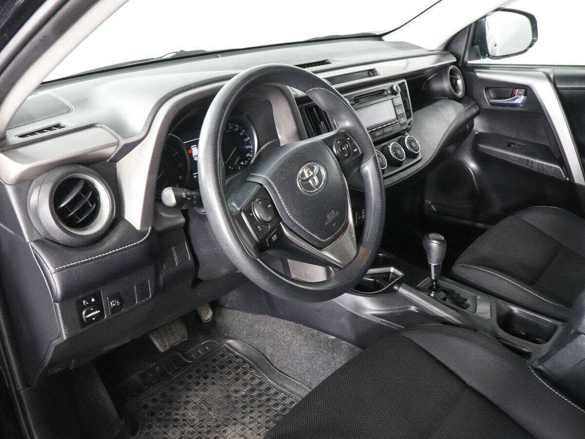 Toyota RAV4 с пробегом — 2017 год. Фото: #4