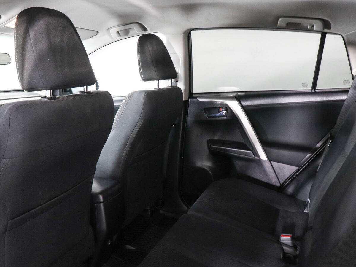 Toyota RAV4 с пробегом — 2017 год. Фото: #7