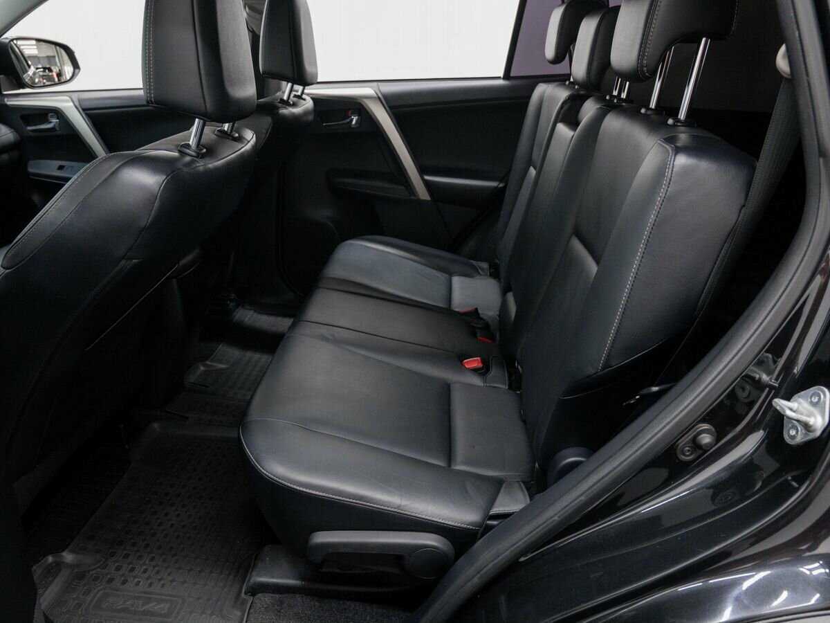 Toyota RAV4 с пробегом — 2013 год. Фото: #10