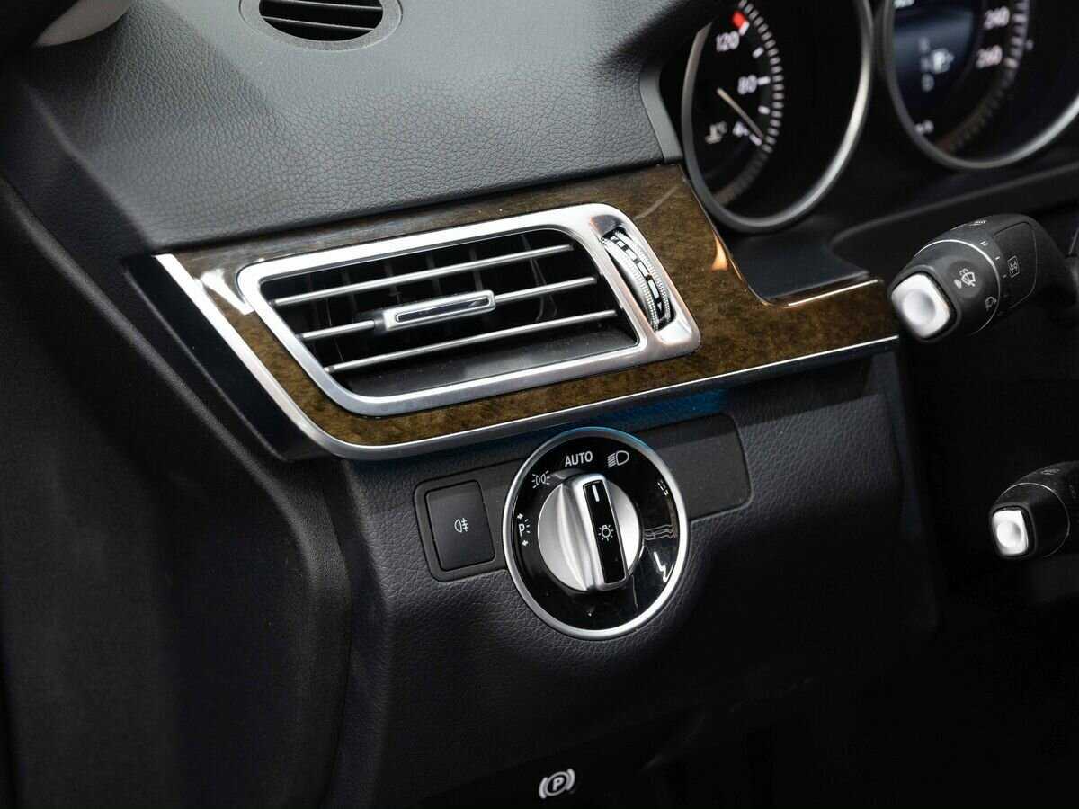 Mercedes-Benz E-Класс с пробегом — 2015 год. Фото: #20