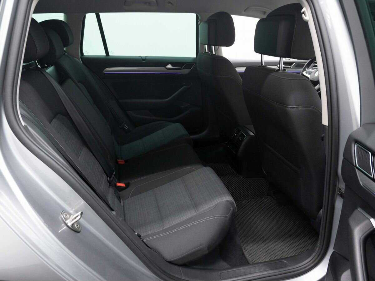 Volkswagen Passat с пробегом — 2020 год. Фото: #11