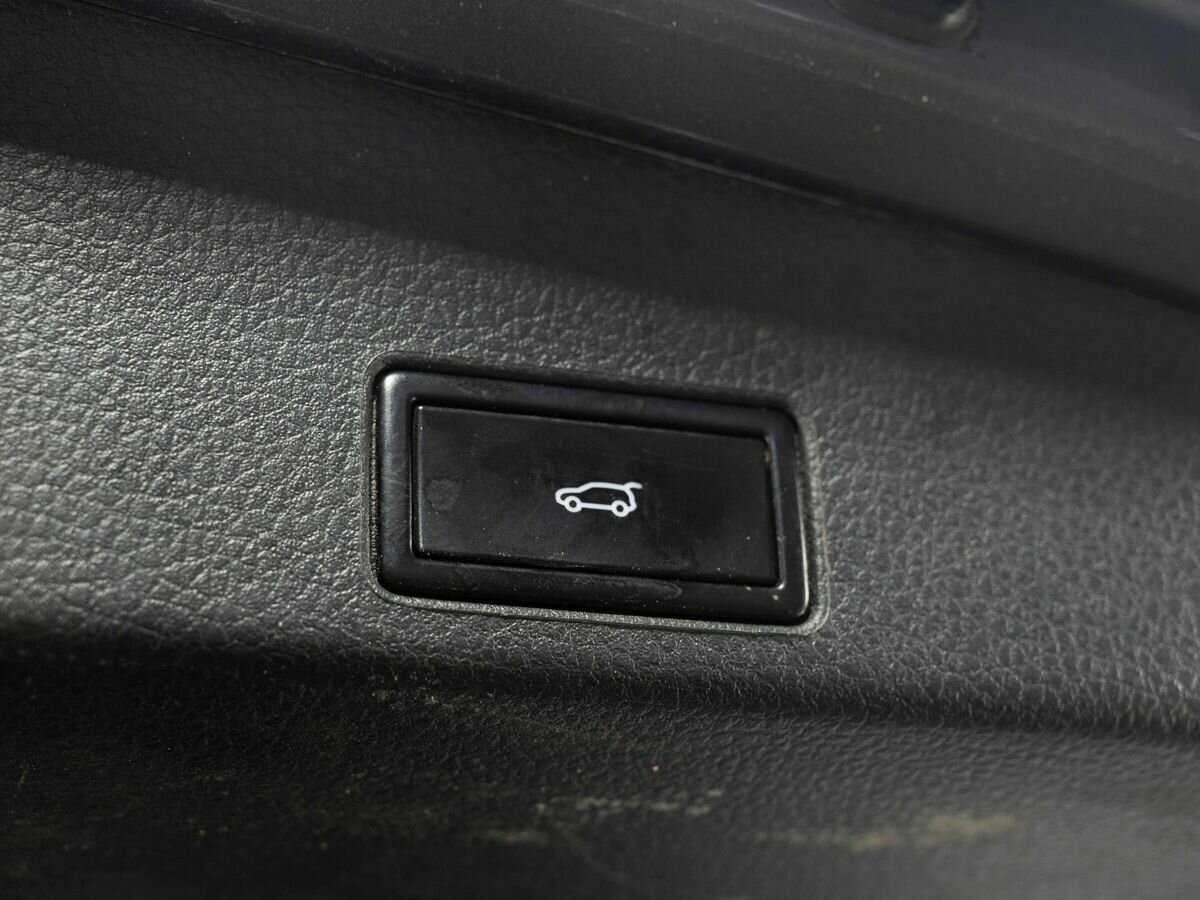 Volkswagen Touareg с пробегом — 2017 год. Фото: #24