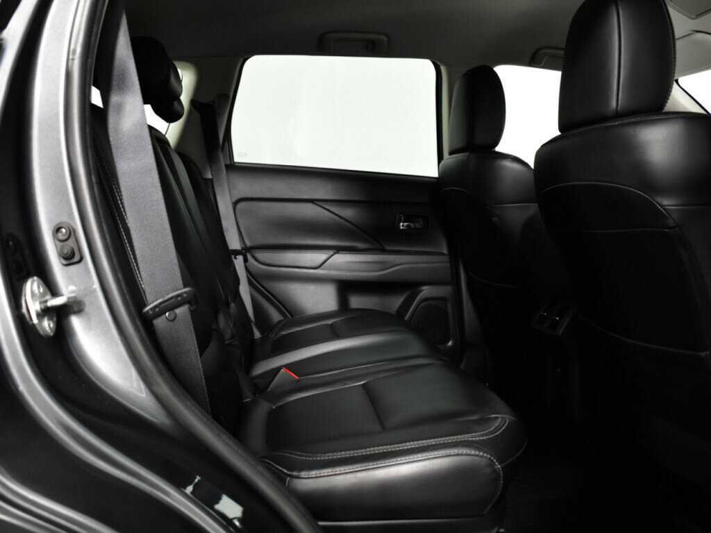 Mitsubishi Outlander с пробегом — 2018 год. Фото: #9