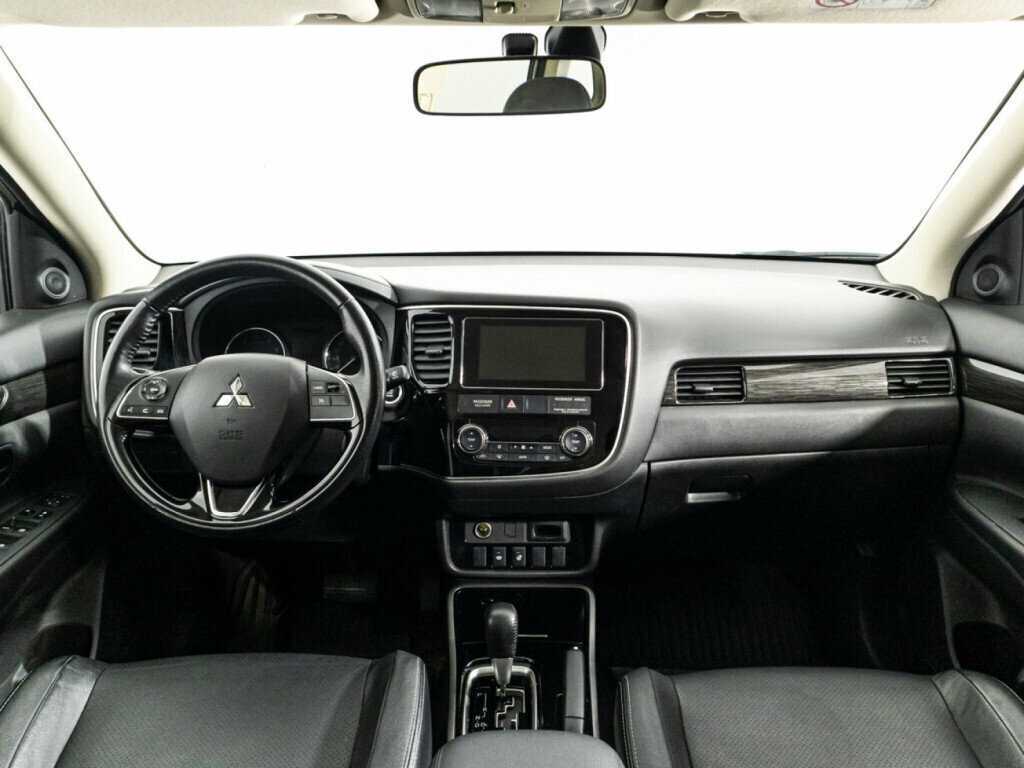 Mitsubishi Outlander с пробегом — 2018 год. Фото: #12