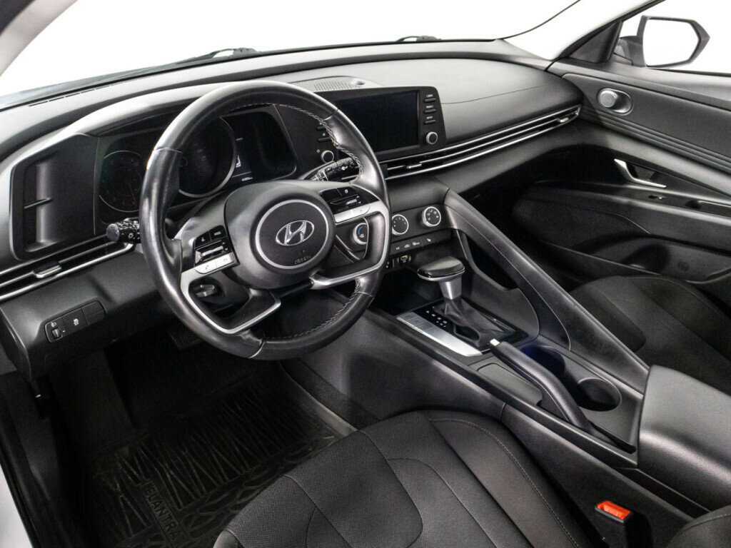 Hyundai Elantra с пробегом — 2021 год. Фото: #10