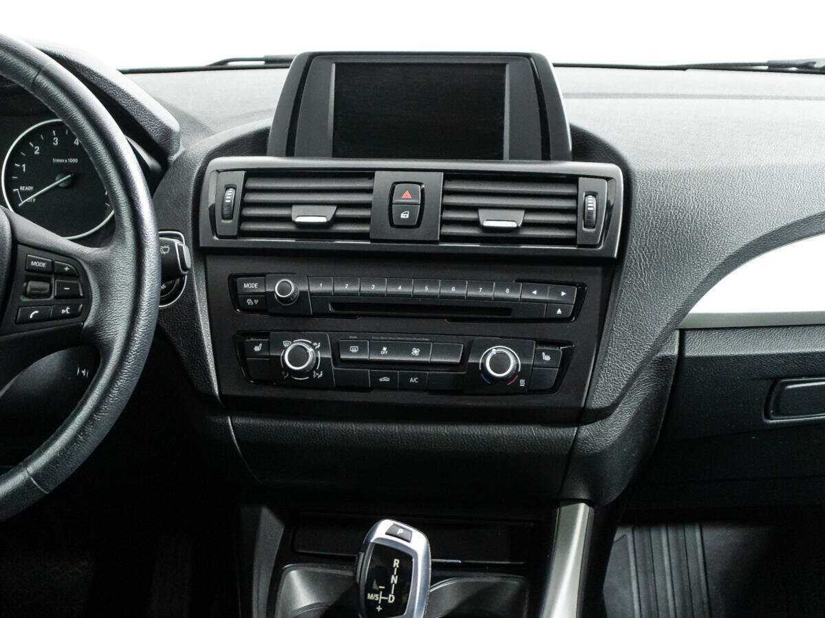 BMW 1 серии с пробегом — 2012 год. Фото: #13