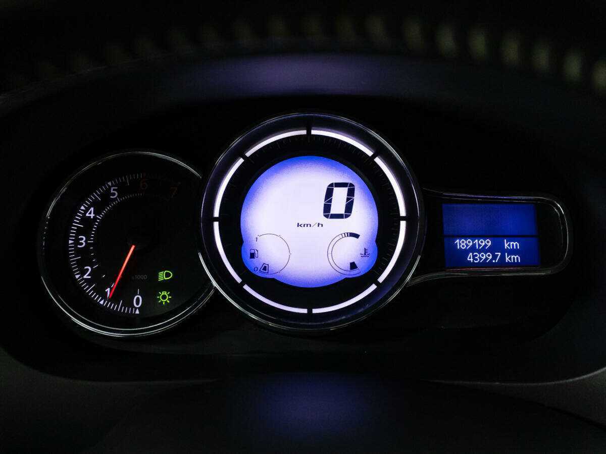 Renault Fluence с пробегом — 2013 год. Фото: #11