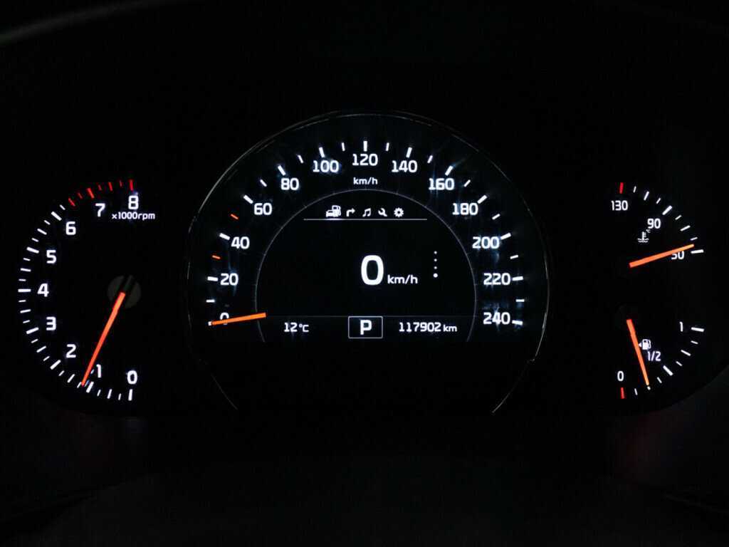 Kia Sorento с пробегом — 2016 год. Фото: #11