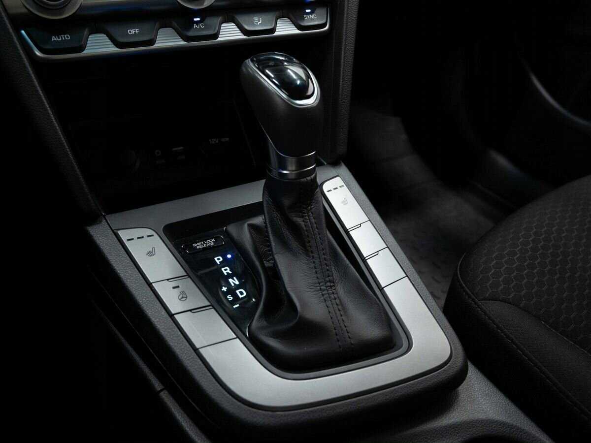 Hyundai Elantra с пробегом — 2020 год. Фото: #23