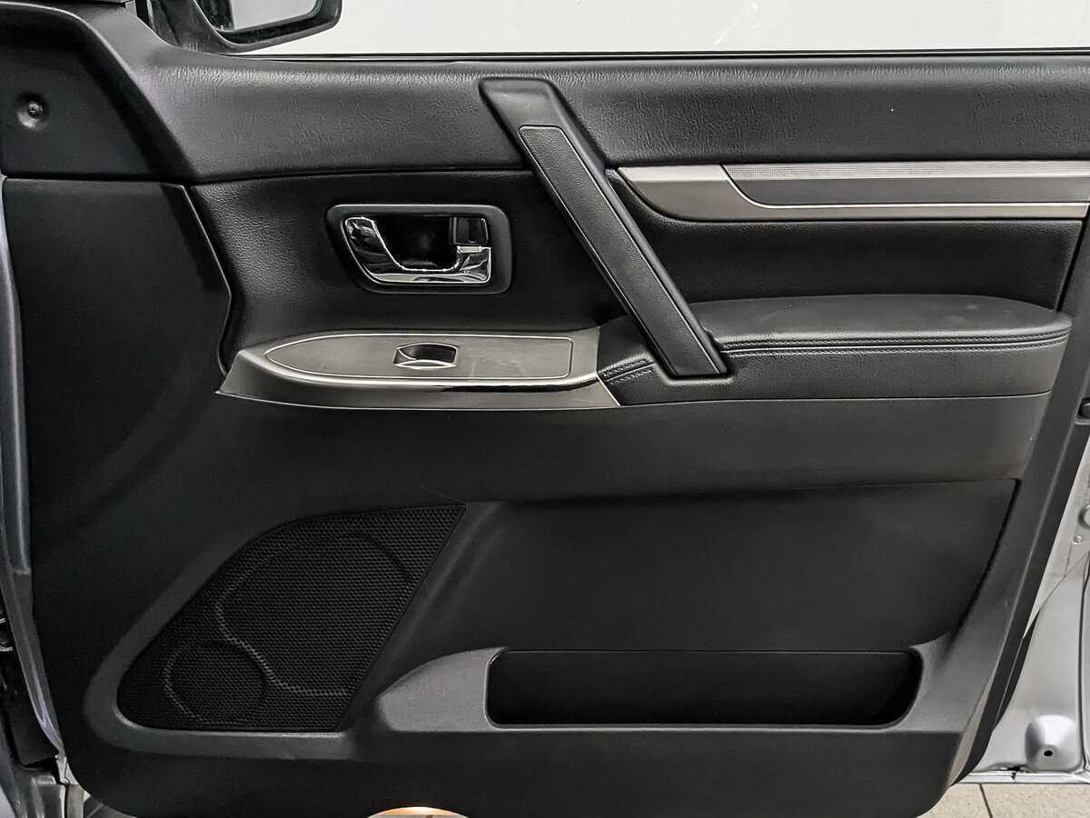 Mitsubishi Pajero с пробегом — 2014 год. Фото: #23