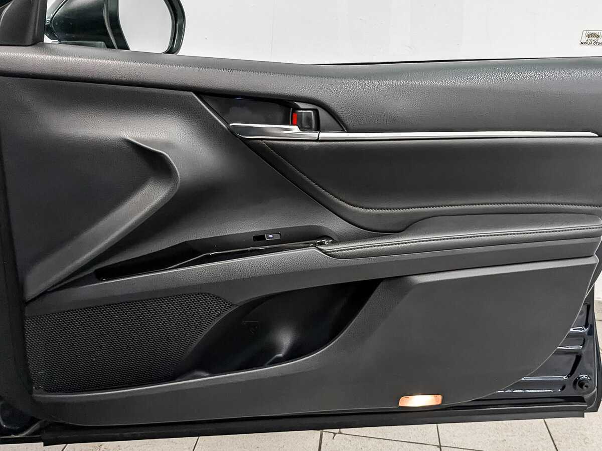 Toyota Camry с пробегом — 2018 год. Фото: #24